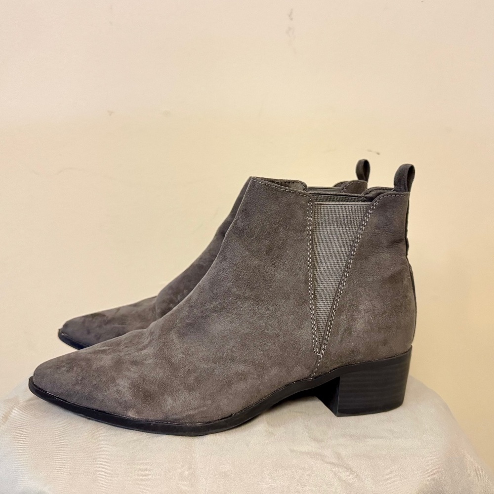 Madden Girl 9 Suede Gray Booties